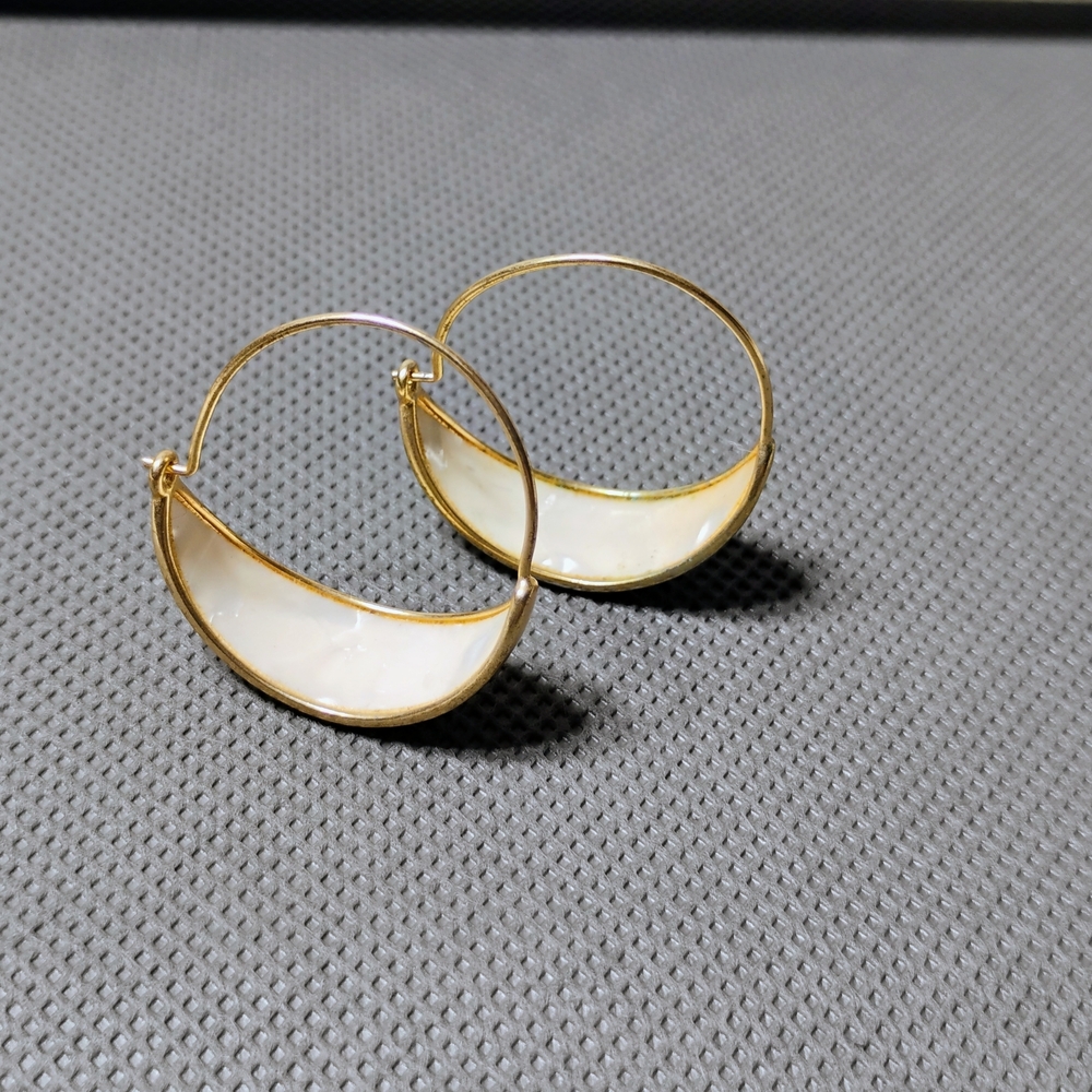 Avon Gold And Faux Pearl Inlay Hoop Earrings
